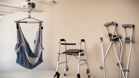 Sprzęt rehabilitacyjny do chodzenia